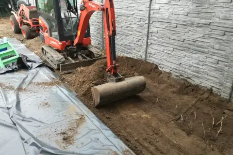 Jak skutecznie wyrównać ziemię na działce i uniknąć problemów z gruntem