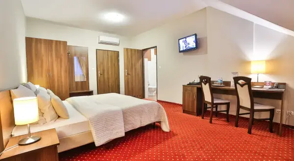 Apartament deluxe co to znaczy – poznaj cechy luksusowych mieszkań
